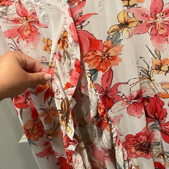 Cure Size Large Floral Ruffle Kimono/Robe Top - Picture 5 of 9